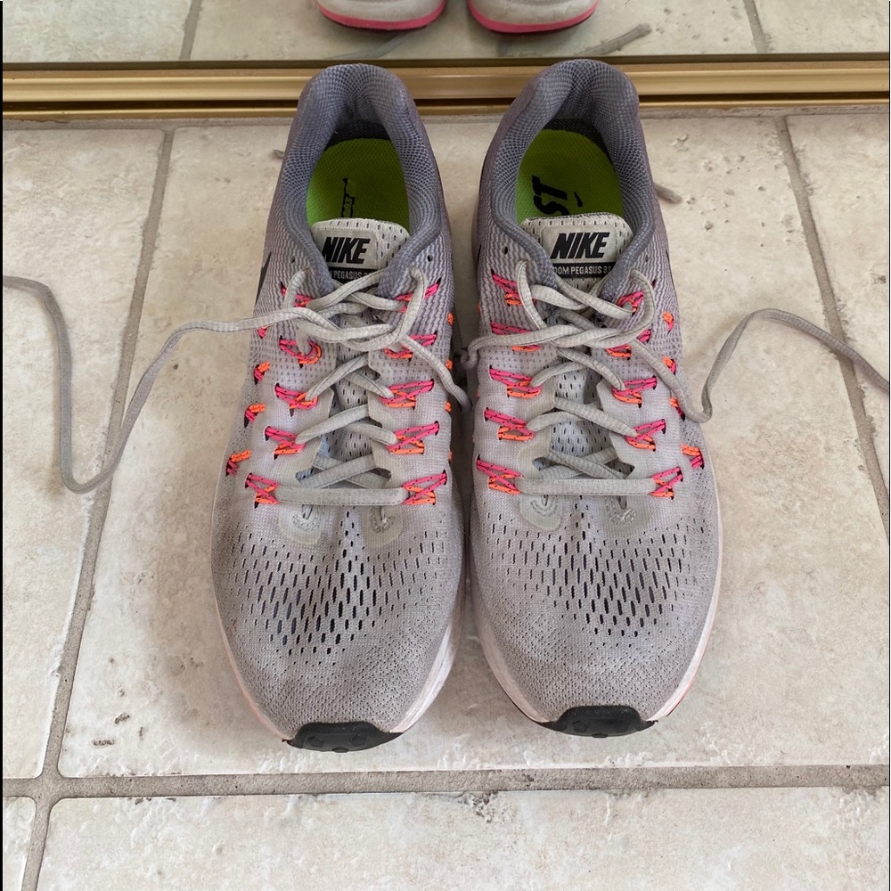 NIKE ZOOM SIZE 9 GREY & PINK TRIM